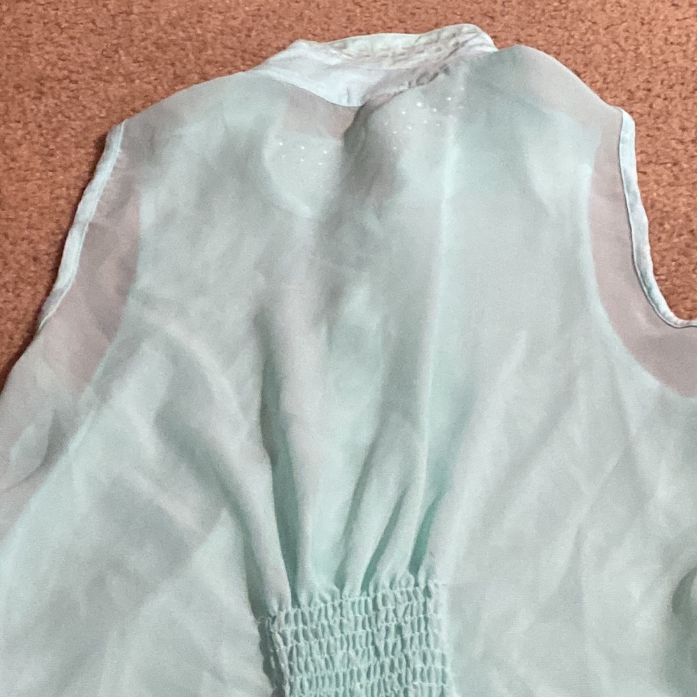 Tank-Top Buttoned Shirt - Picture 9 of 10